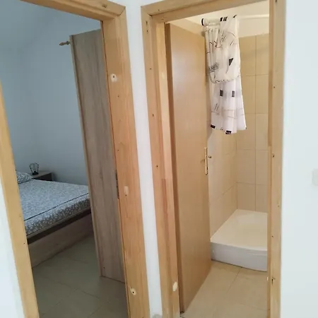 דירה Edi Gdinj